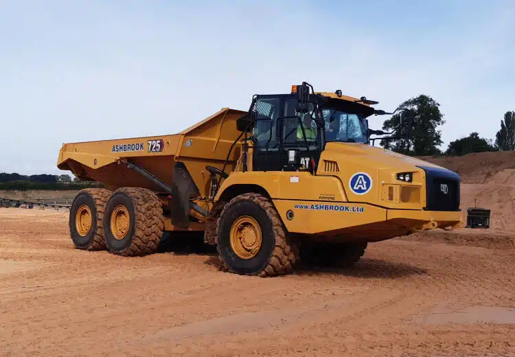 25T DUMP TRUCK- CAT 725