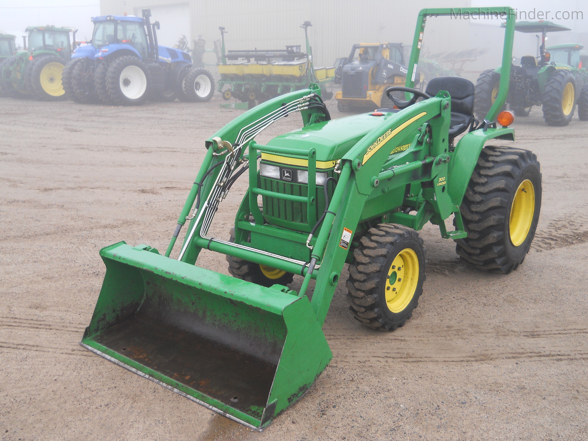 2004 JOHN DEERE 790
